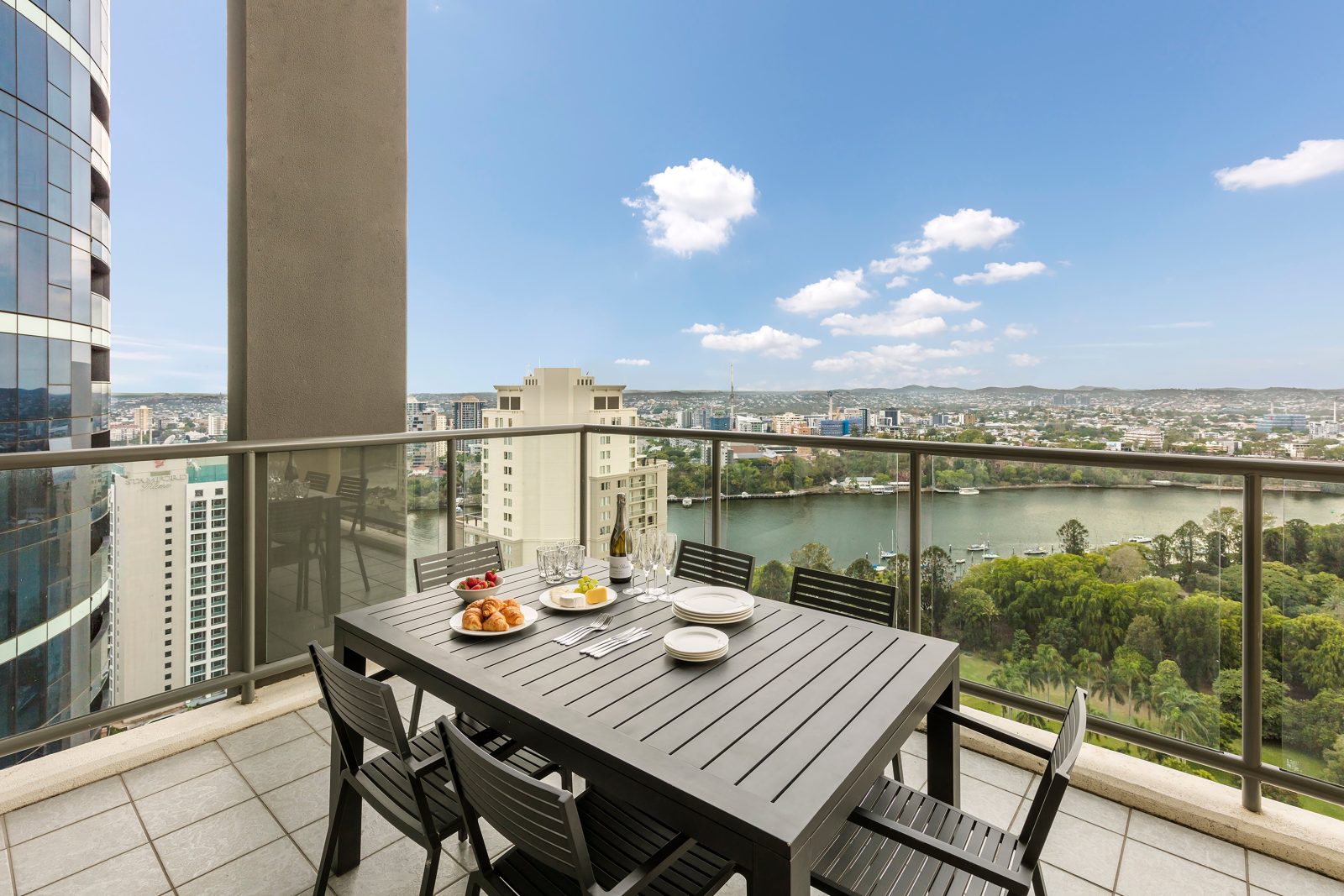 Oaks Brisbane on Margaret Suites