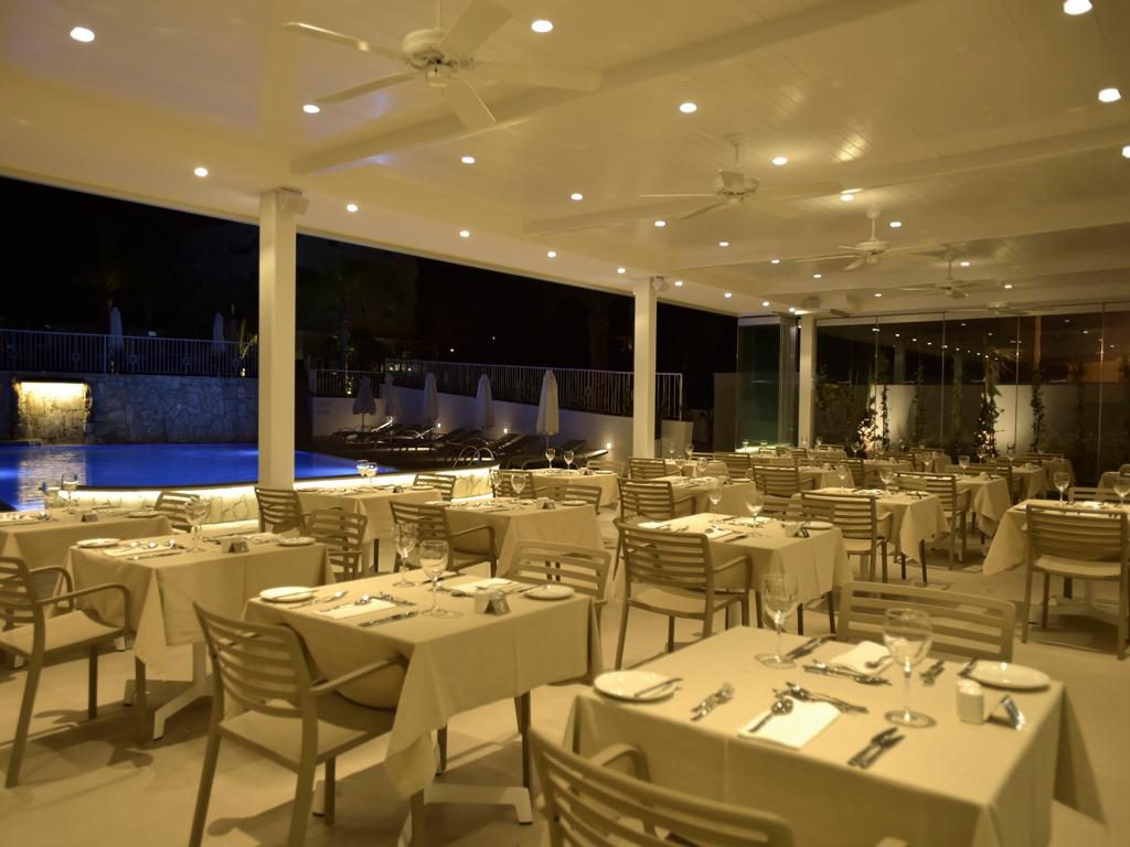 sandra hotel protaras