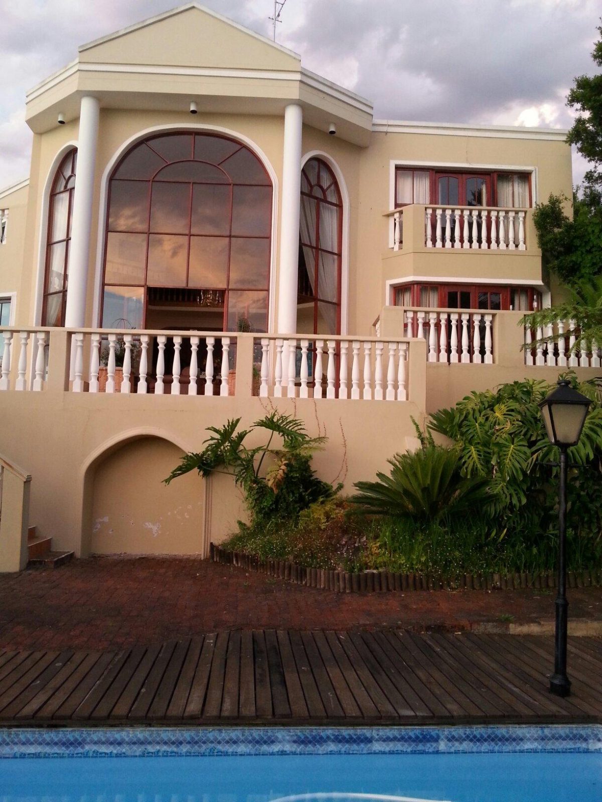 Bradach Manor