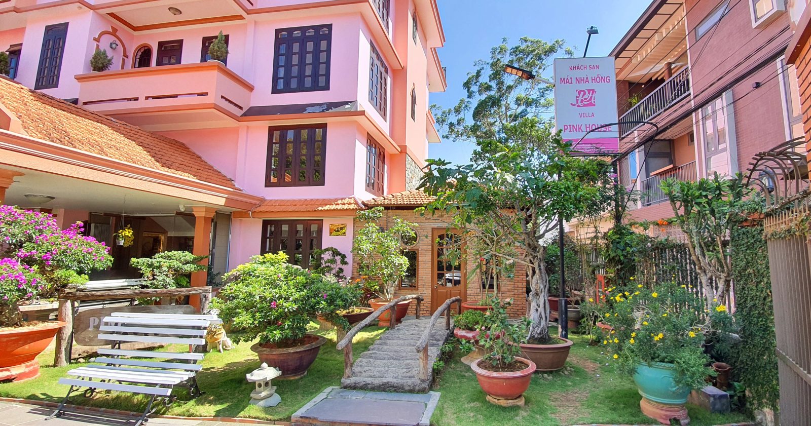 villa pink house hotel dalat