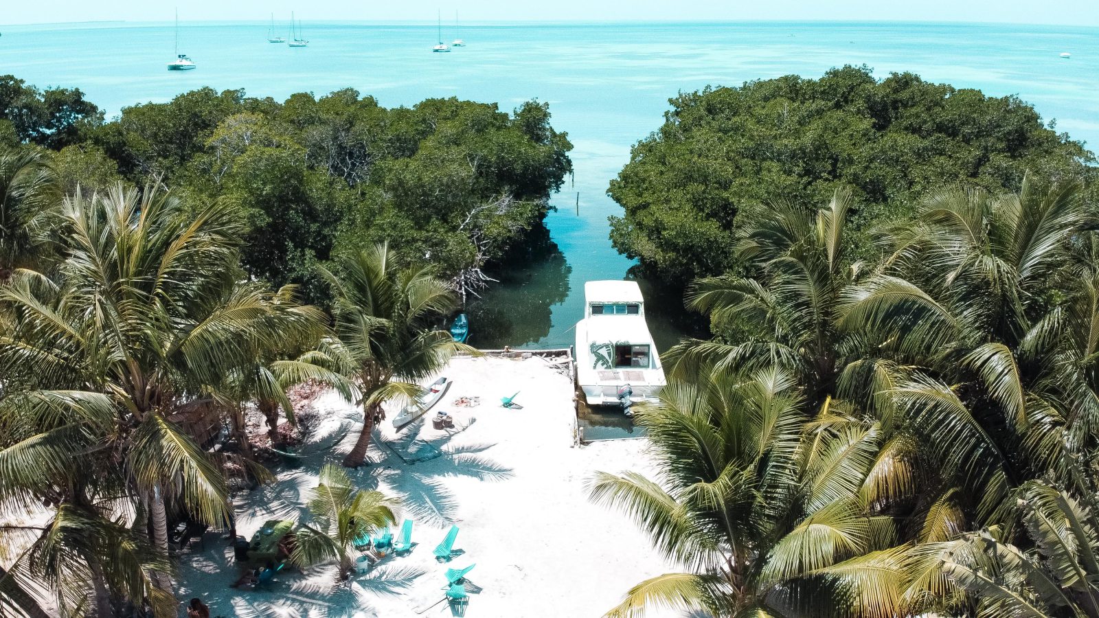 bella`s hotel caye caulker