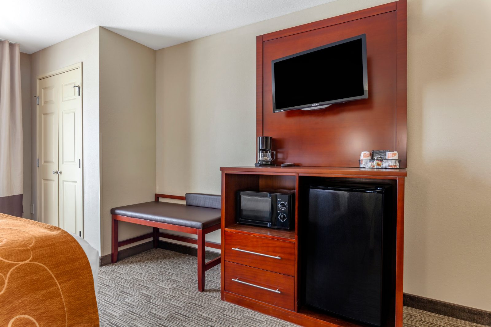 comfort suites milwaukee
