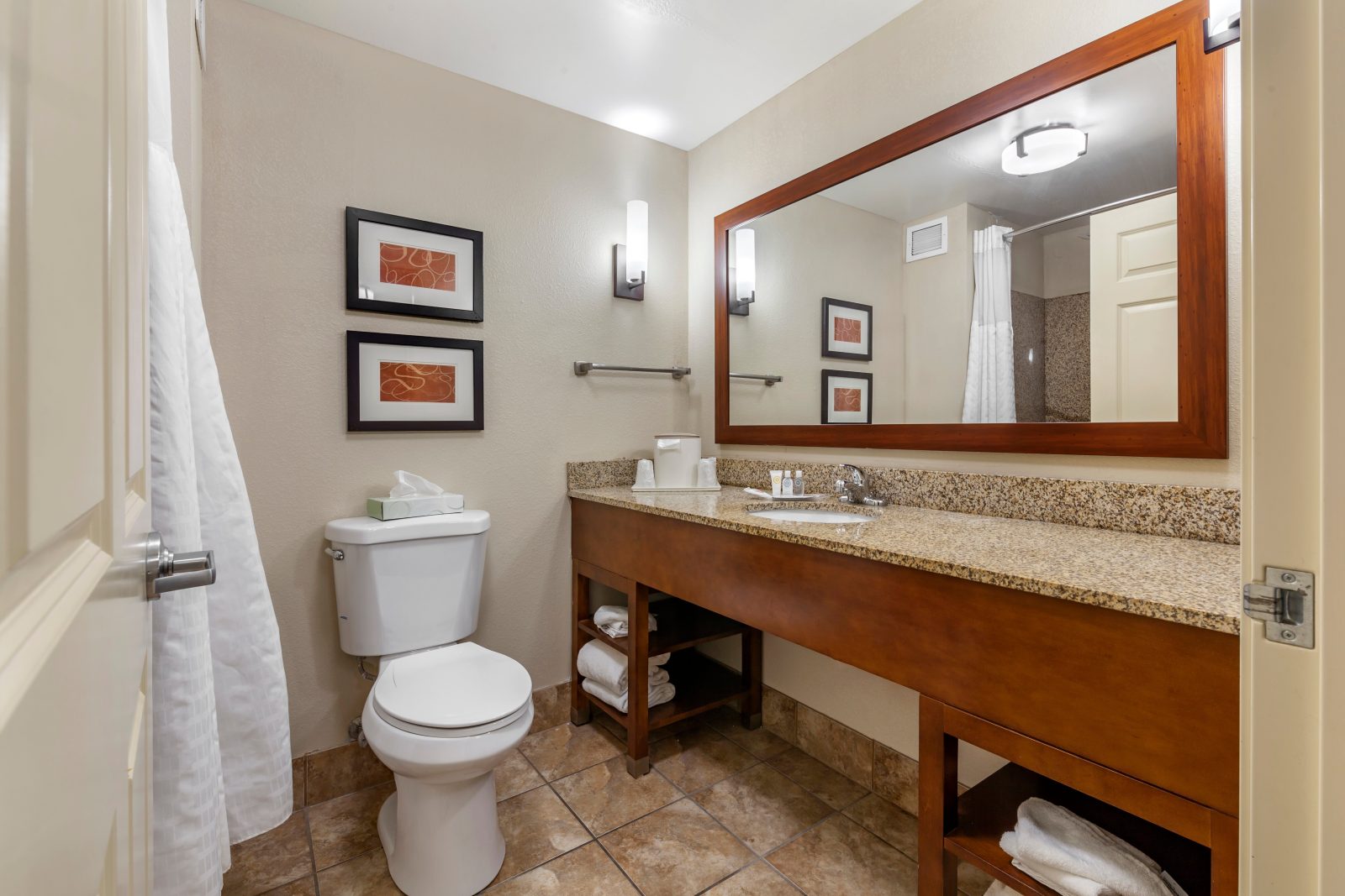 comfort suites milwaukee
