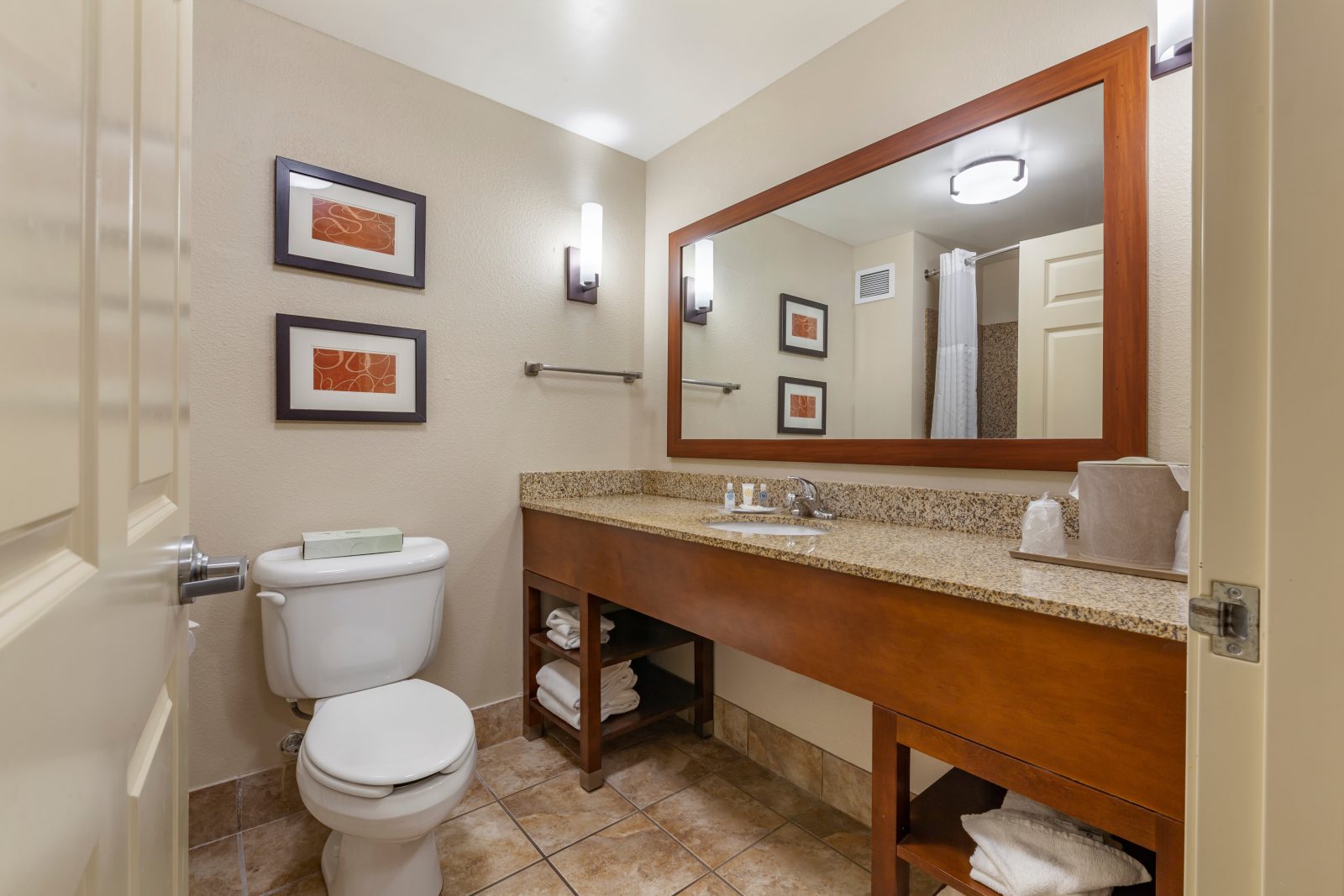 comfort suites milwaukee