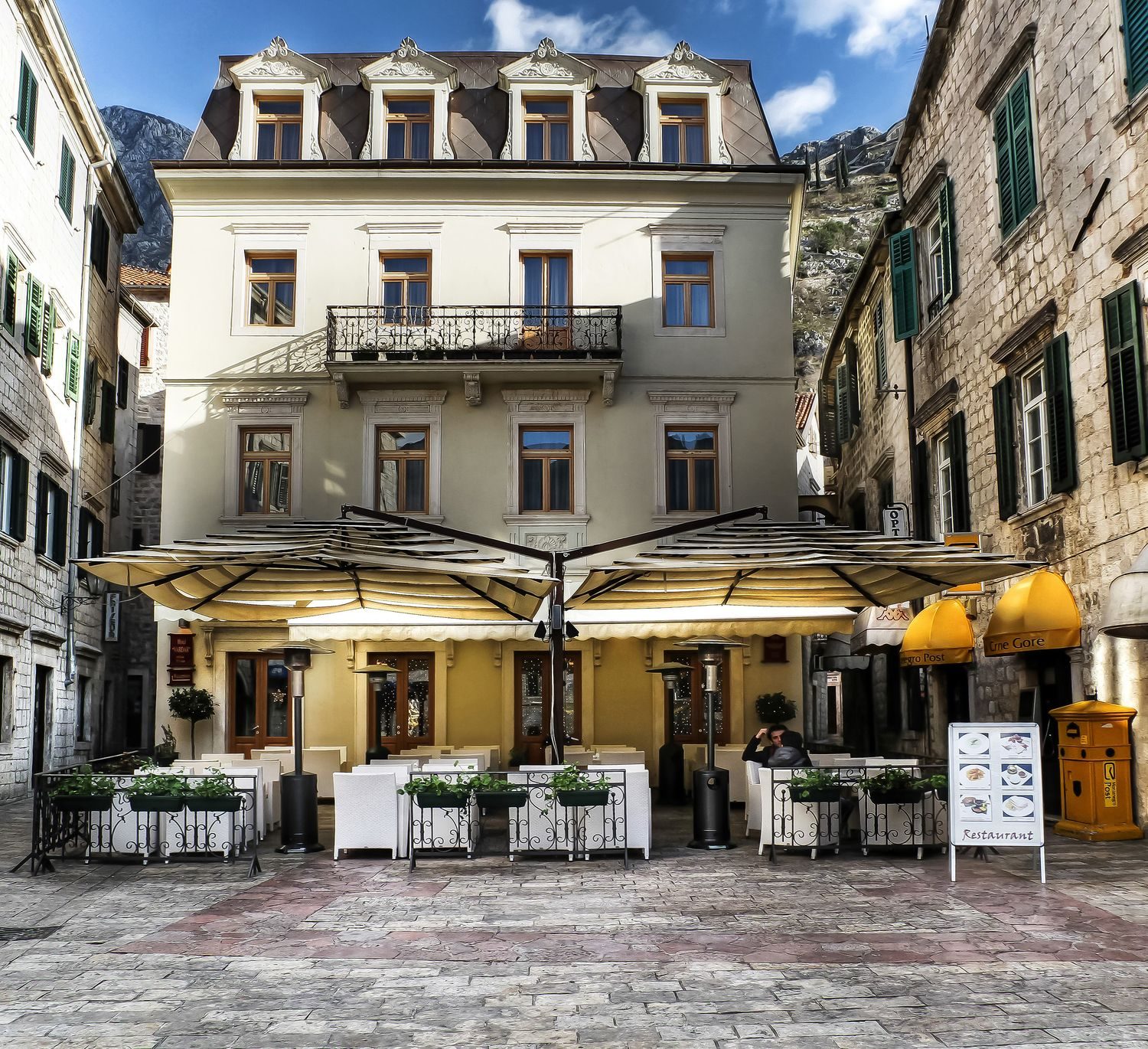 vardar hotel kotor