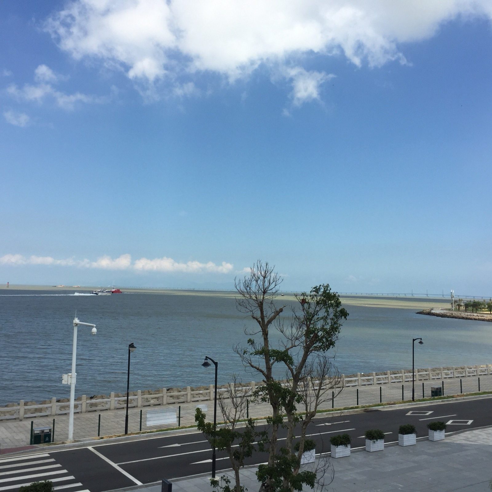 Super 8 Zhuhai Opera House Qinglv Middle Road