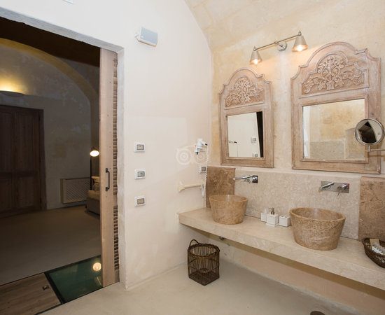 l hotel in pietra