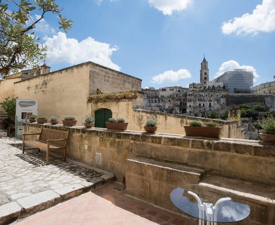l hotel in pietra