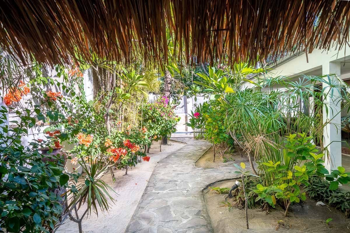 Tir Na Nog Beachfront Resort