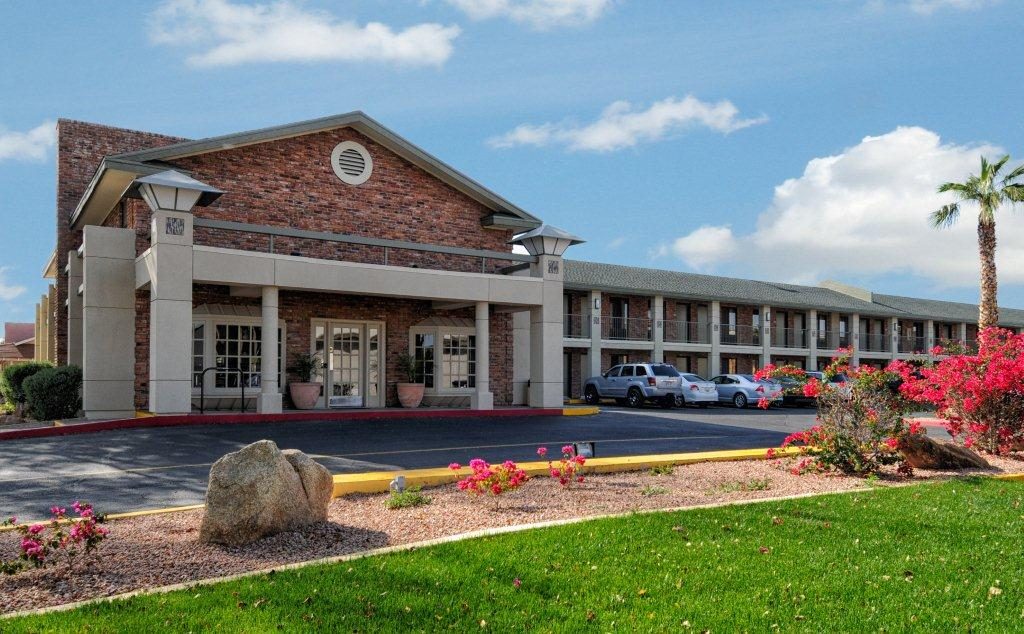 scottsdale rodeway inn