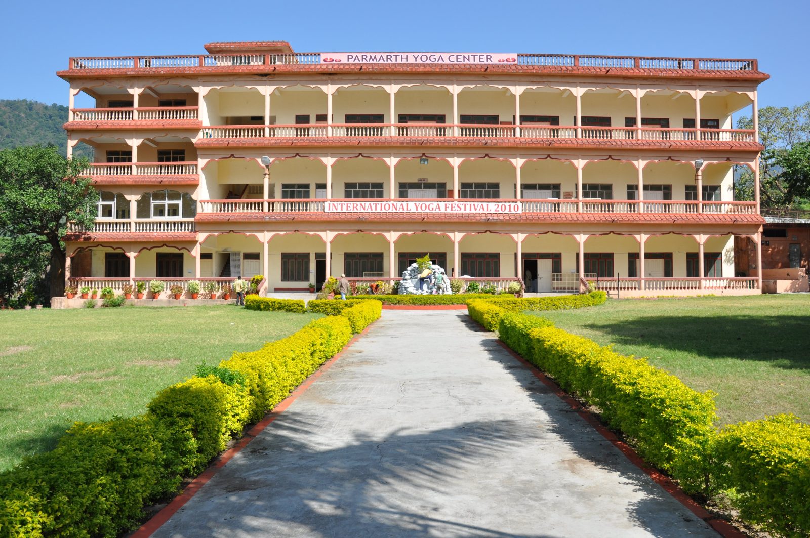 parmarth niketan ashram hotel rishikesh