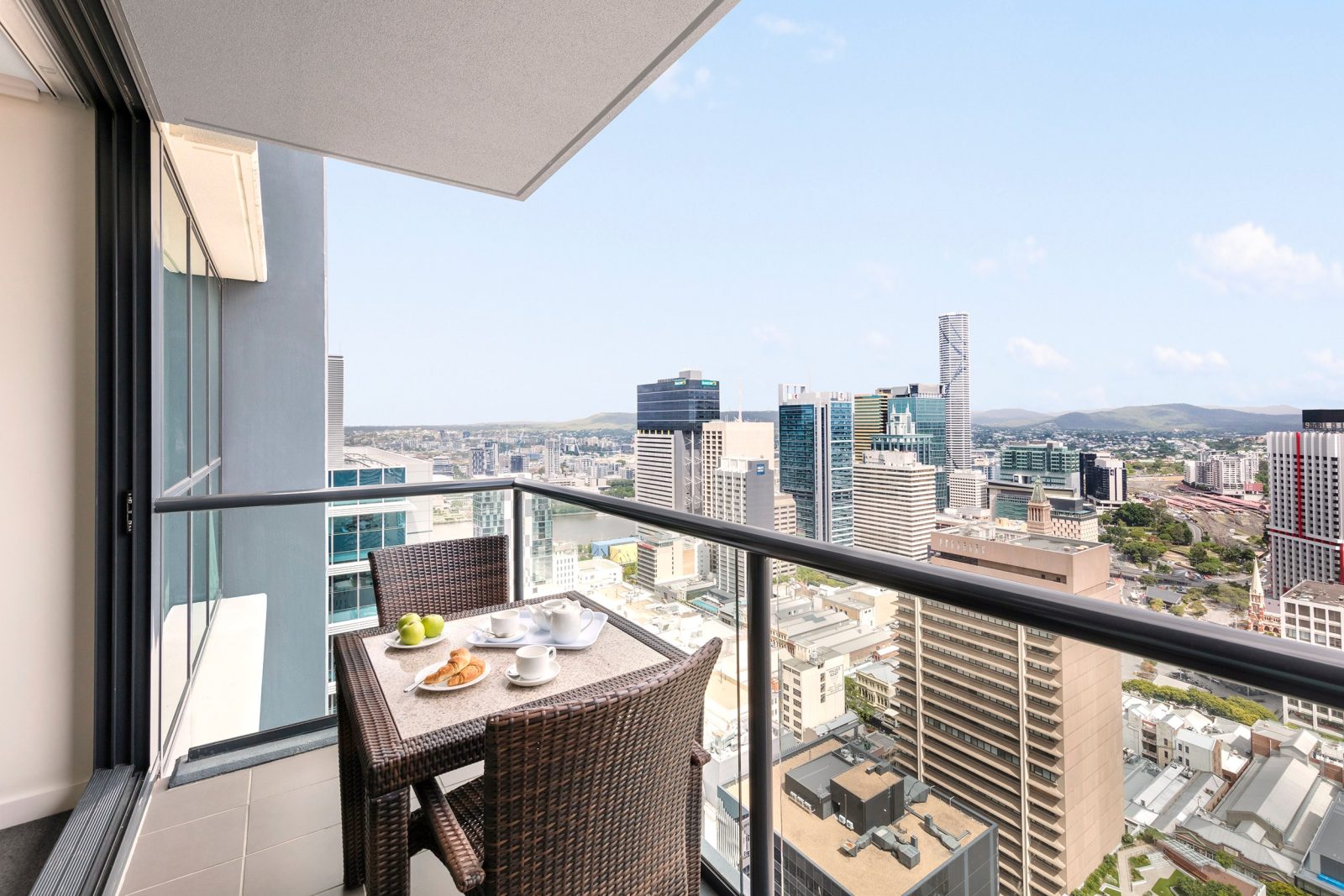 Oaks Brisbane on Charlotte Suites