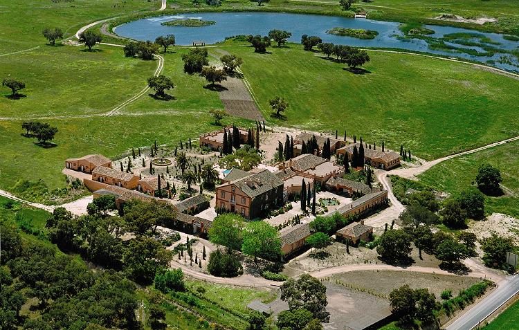 Valdepalacios Hotel