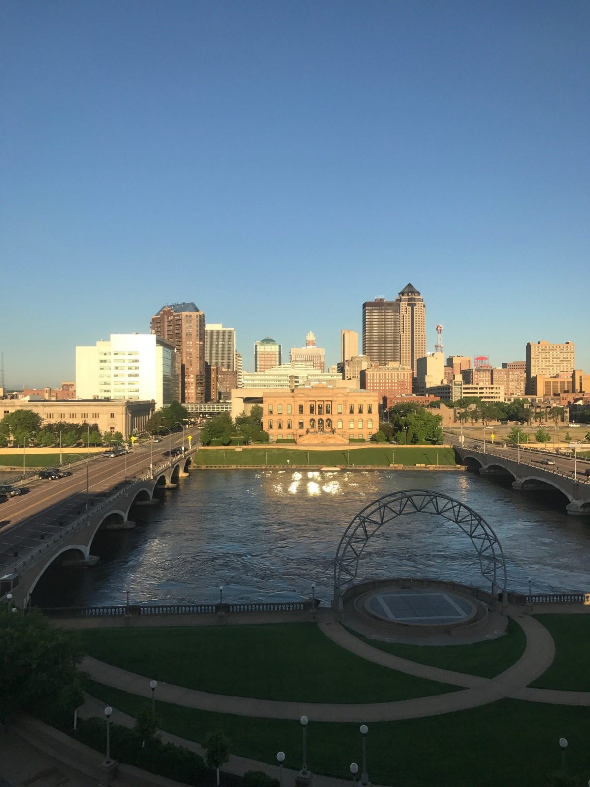 des moines embassy suites