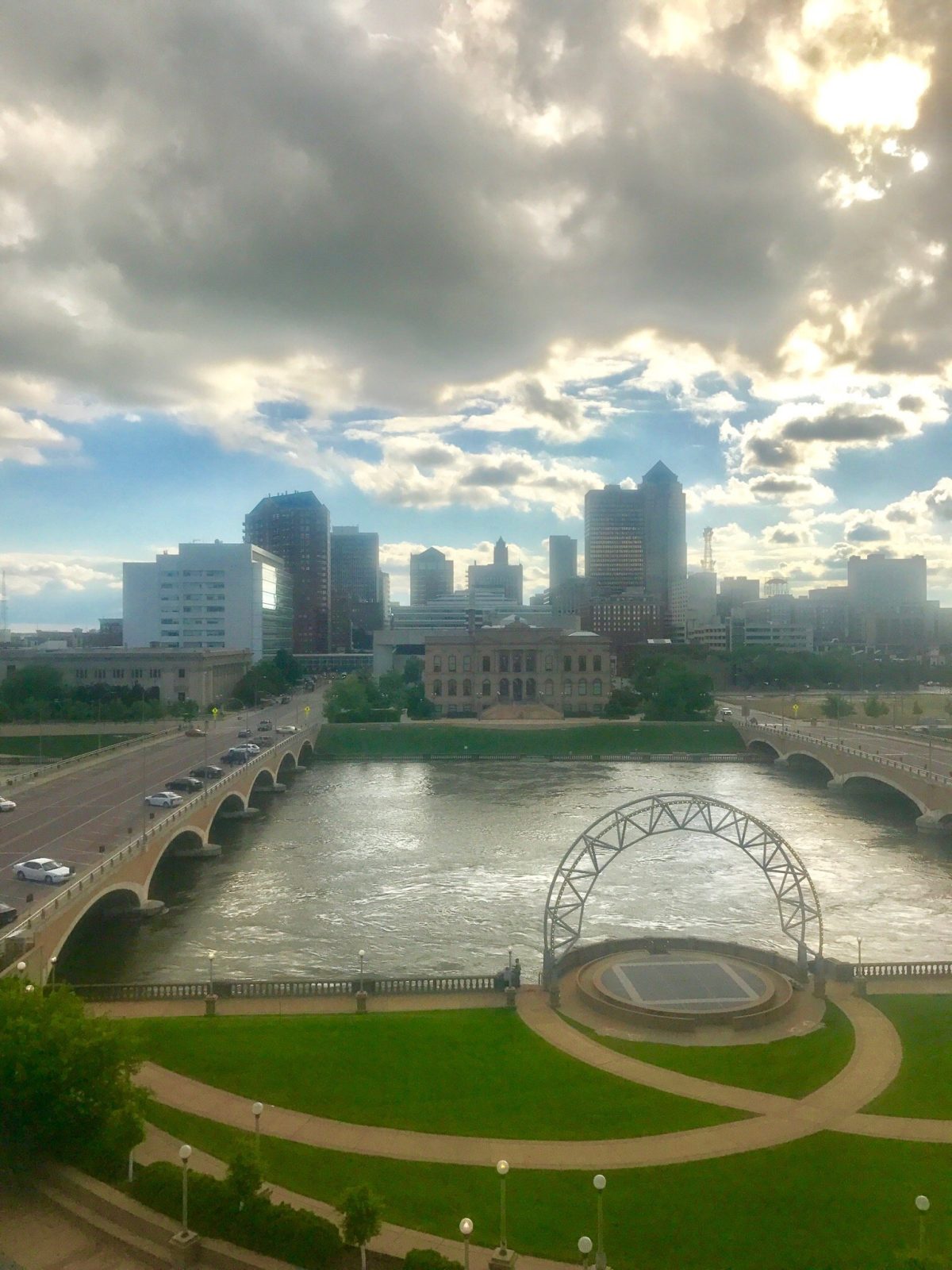 des moines embassy suites