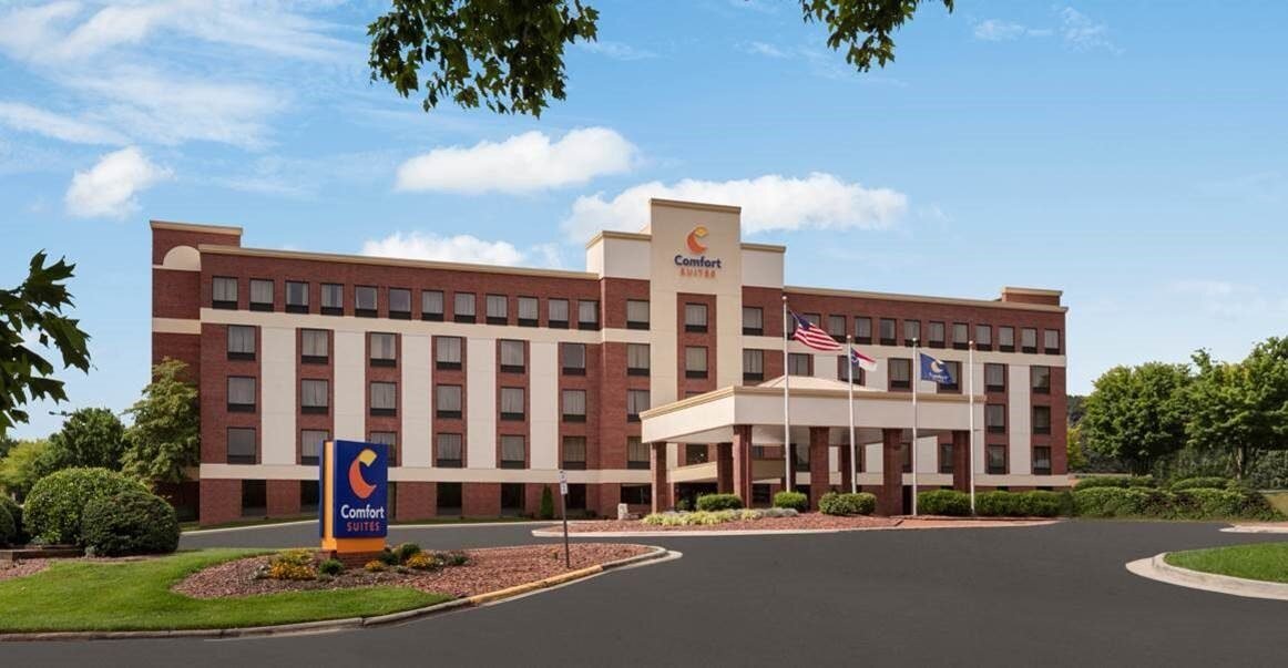 Comfort Suites Outlet Center