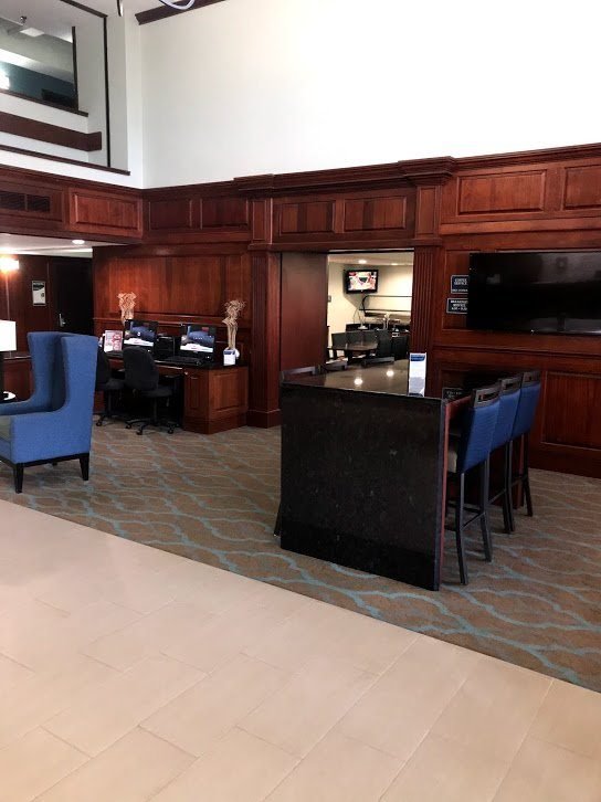 Comfort Suites Outlet Center