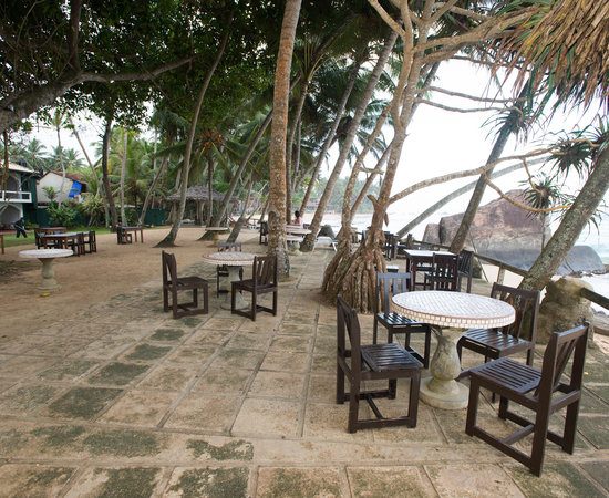 sri gemunu beach hotel unawatuna