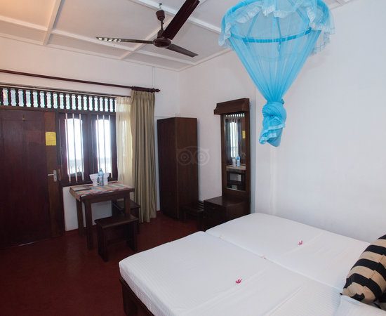 sri gemunu beach hotel unawatuna