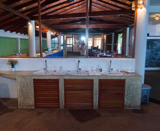 sri gemunu beach hotel unawatuna