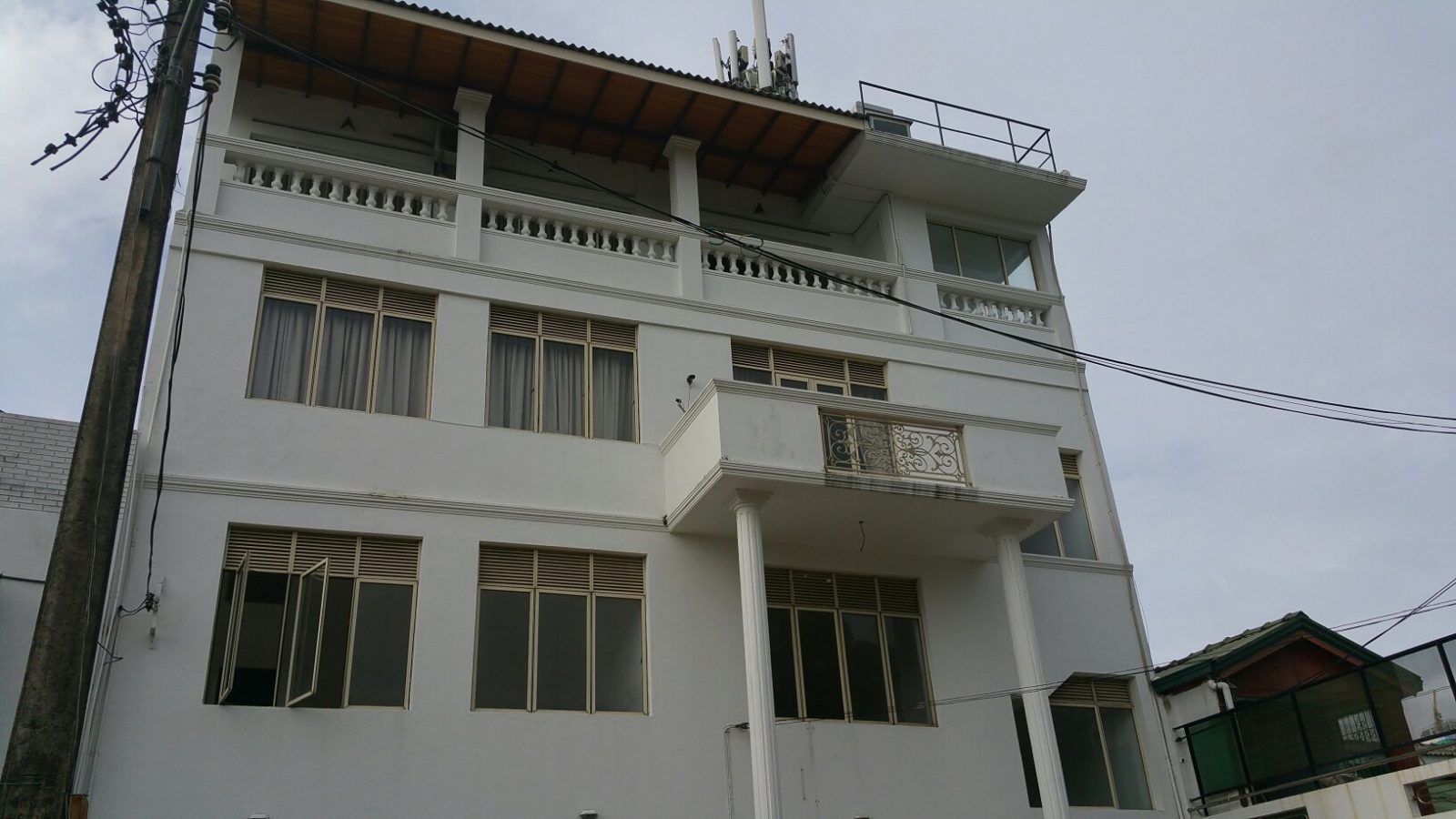 West Inn Colombo