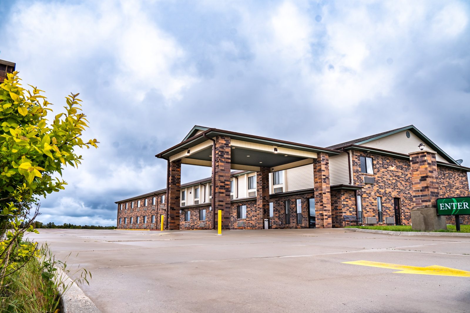 Victorian Inn & Suites