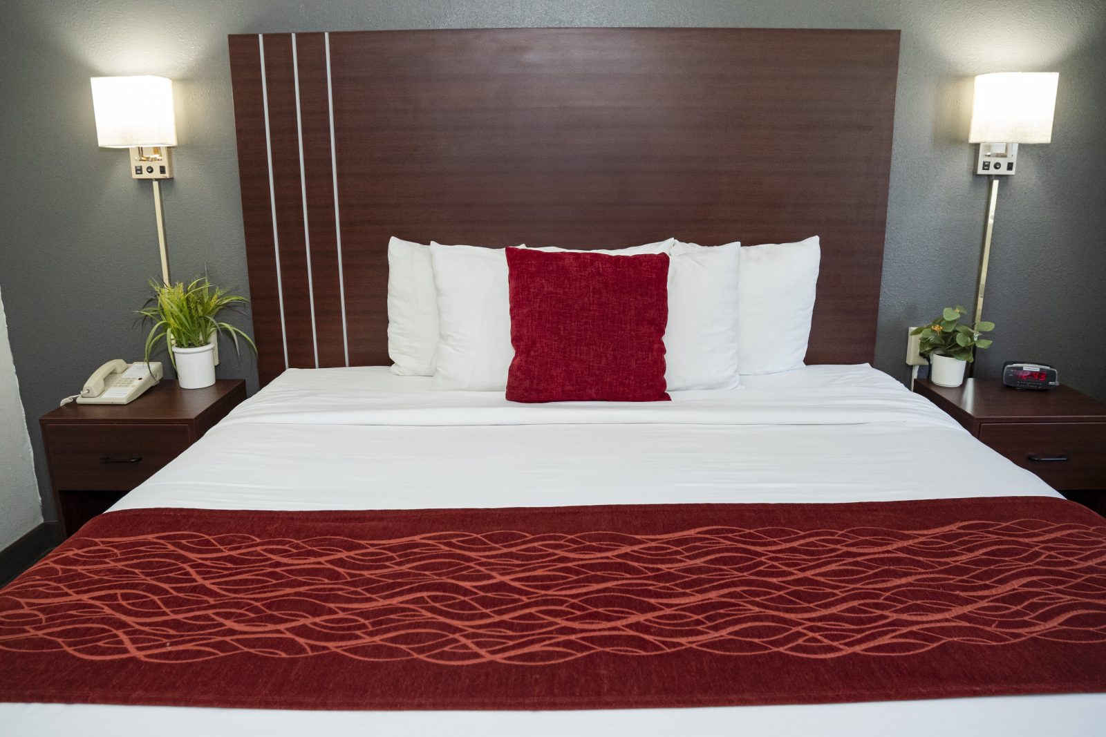 Victorian Inn & Suites